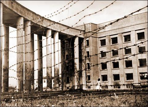 Унутраны дворык Акадэміі Навук па-за калонамі ў часе акупацыі 1941-1944 гг